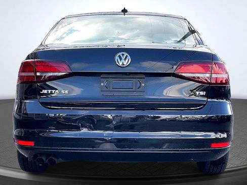 Used 2017 Volkswagen Jetta SE image 4