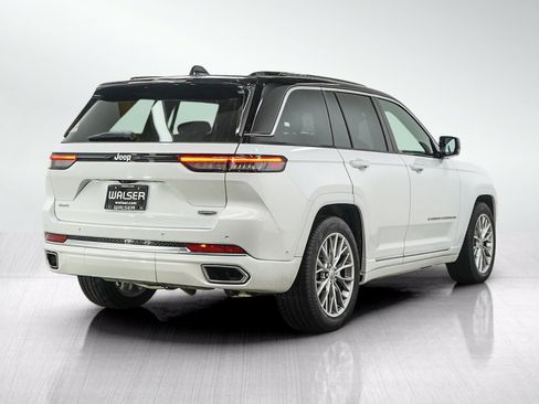 Used 2025 Jeep Grand Cherokee Summit w/ Luxury Tech Group V AWD/4WD image 5