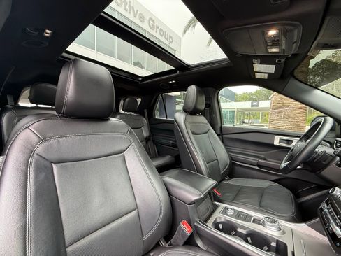 Used 2020 Ford Explorer Limited w/ Class III Trailer Tow Package image 27