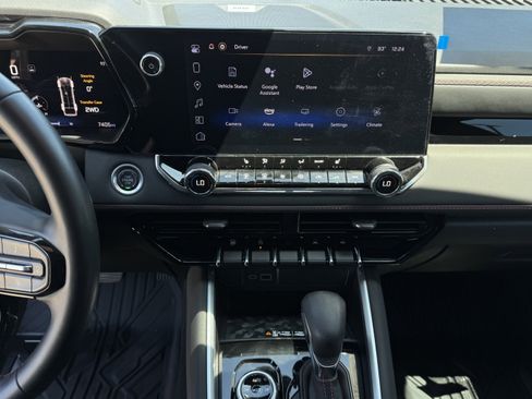 Used 2024 Chevrolet Colorado Z71 w/ Z71 Convenience Package 2 image 21