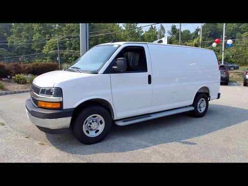 Used 2025 Chevrolet Express 2500 w/ Driver Convenience Package RWD image 4