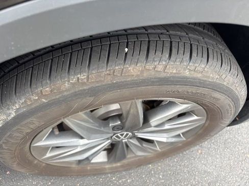 Used 2023 Volkswagen Tiguan SE w/ Panoramic Sunroof Package AWD/4WD image 9