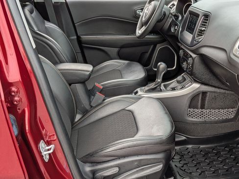 Certified 2021 Jeep Compass Latitude image 38