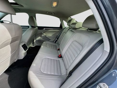 Used 2017 Volkswagen Passat 1.8T SEL Premium FWD image 28