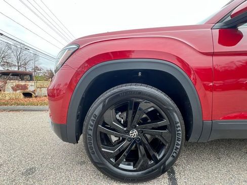 Certified 2022 Volkswagen Atlas SE w/ Black Wheel Package image 10