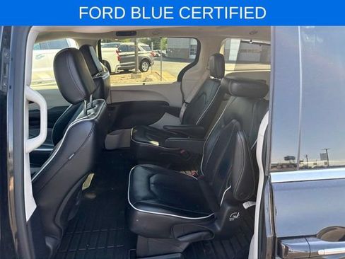 Used 2022 Chrysler Pacifica Limited FWD image 23