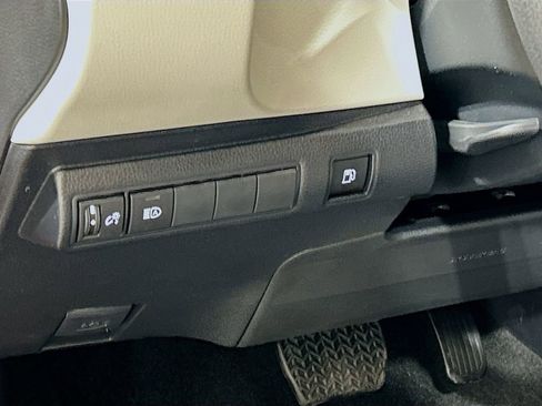 Used 2026 Toyota Corolla LE FWD image 8