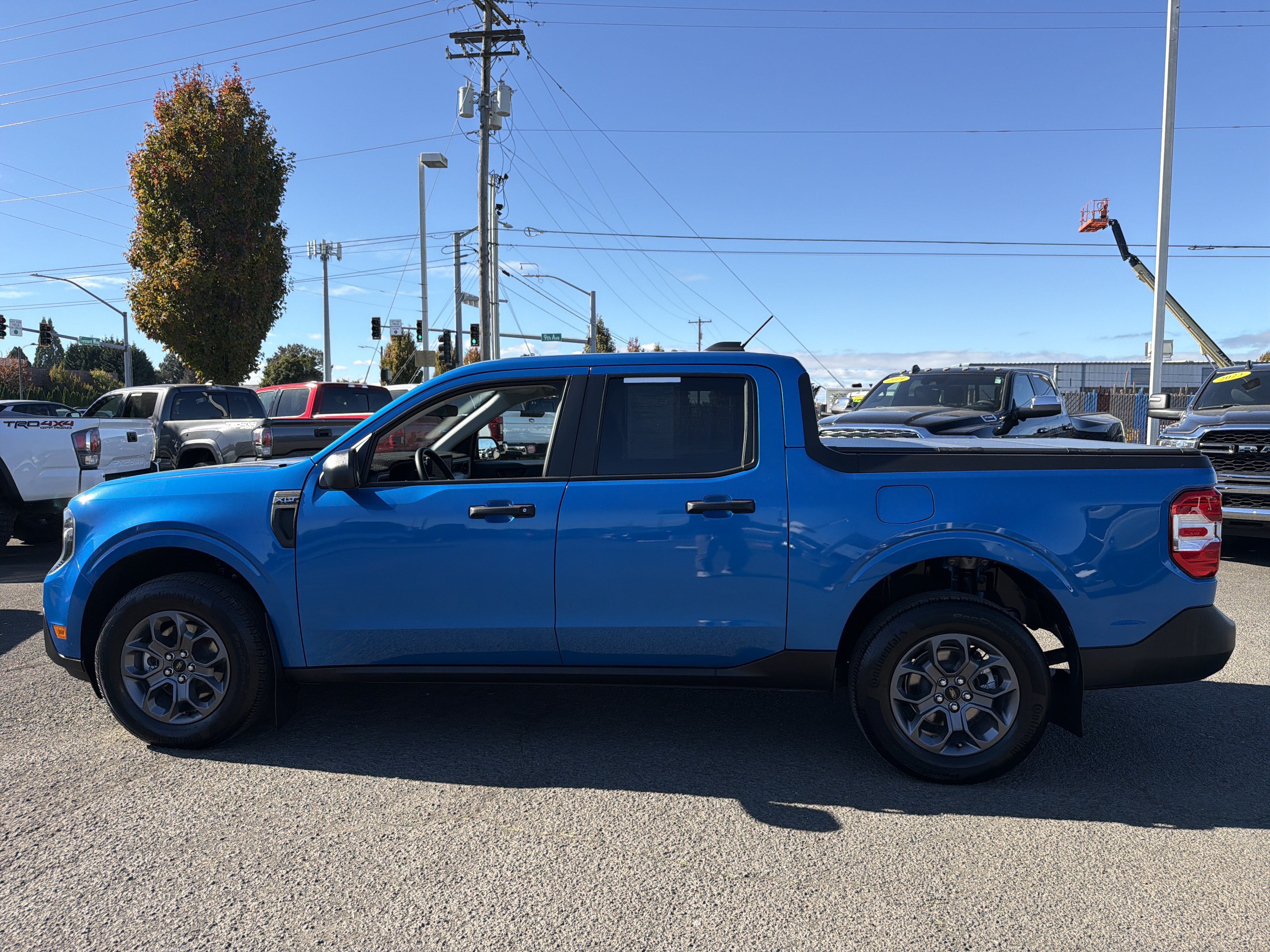 Used 2025 Ford Maverick XLT w/ Equipment Group 302A AWD/4WD image 2