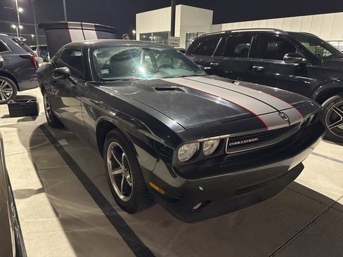 Used 2010 Dodge Challenger SE image 6