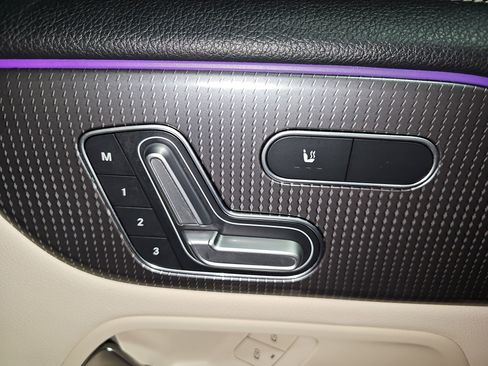 Used 2021 Mercedes-Benz GLB 250 4MATIC image 30