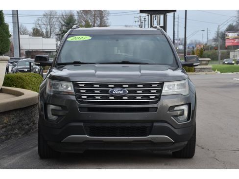 Used 2017 Ford Explorer XLT w/ Equipment Group 201A image 9