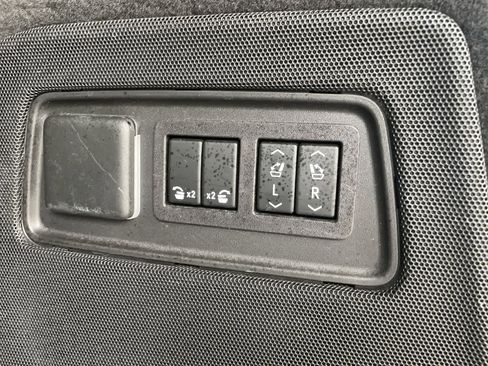 Used 2023 Cadillac Escalade Premium Luxury w/ LPO, Floor Liner Package AWD/4WD image 18
