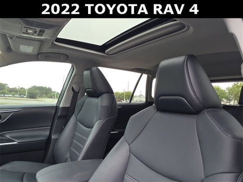 Used 2022 Toyota RAV4 XLE Premium image 22