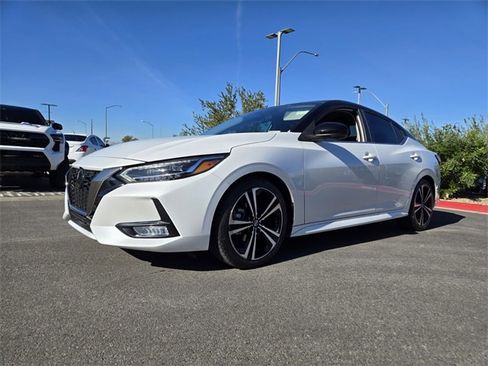 Used 2023 Nissan Sentra SR w/ SR Premium Package image 2