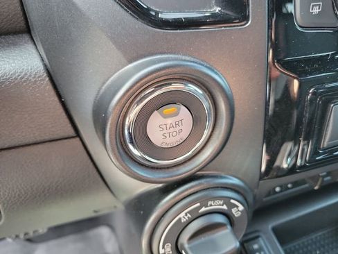 Used 2024 Nissan Titan PRO-4X w/ Pro-4x Convenience Package AWD/4WD image 22
