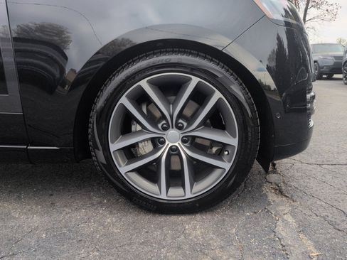 Certified 2025 Land Rover Range Rover SE image 23