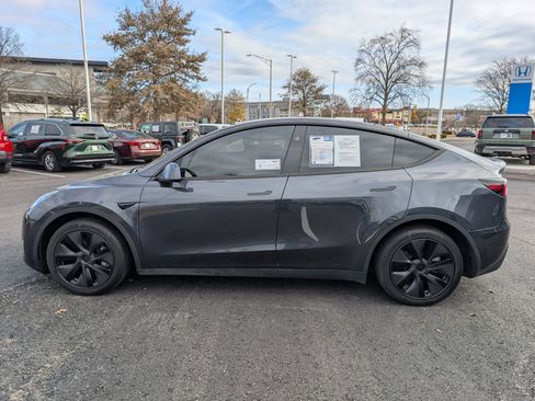 Used 2025 Tesla Model Y Long Range image 2