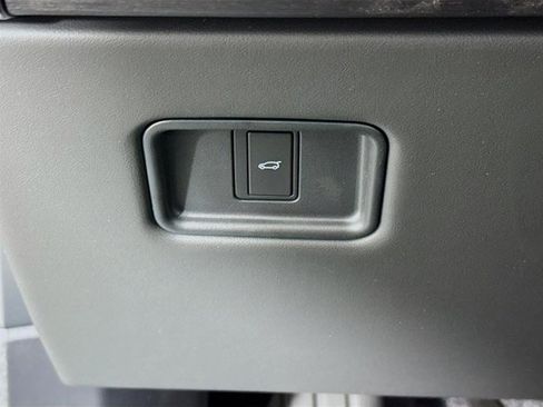 New 2026 Land Rover Range Rover Long Wheelbase SE image 10