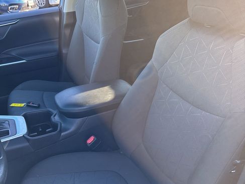 Used 2022 Toyota RAV4 XLE image 19