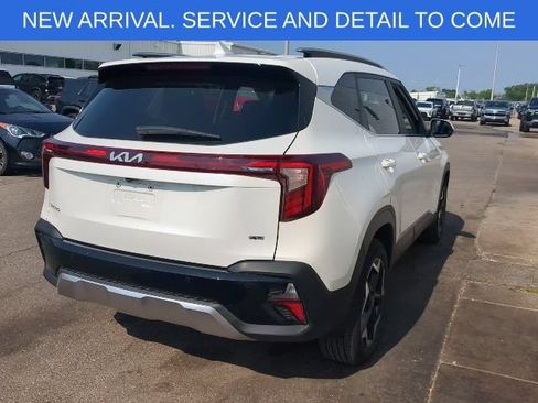 Used 2025 Kia Seltos EX AWD/4WD image 5
