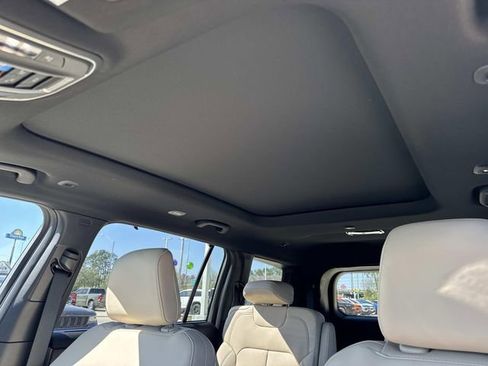 New 2025 Jeep Grand Cherokee L Limited w/ Luxury Tech Group II RWD image 21