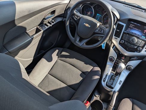 Used 2015 Chevrolet Cruze LT FWD image 9