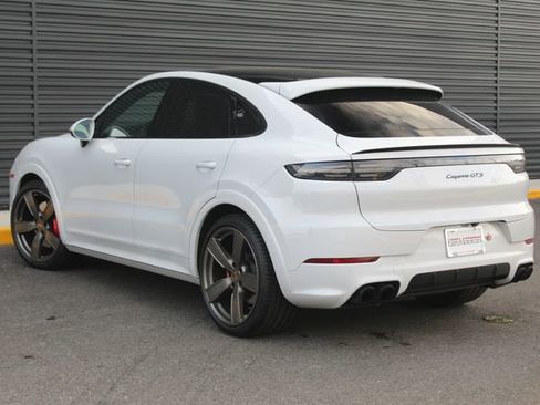 Used 2021 Porsche Cayenne GTS w/ Premium Package image 3