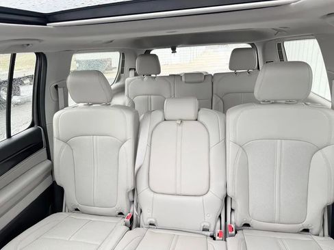 Used 2024 Jeep Wagoneer 2WD w/ Premium Group I image 24