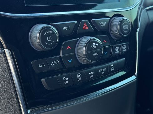 Used 2019 Jeep Grand Cherokee Limited image 46