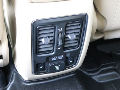 Used 2020 Jeep Grand Cherokee Limited w/ Luxury Group II RWD image 31