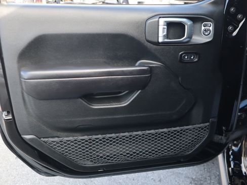 Used 2018 Jeep Wrangler Unlimited Rubicon image 23