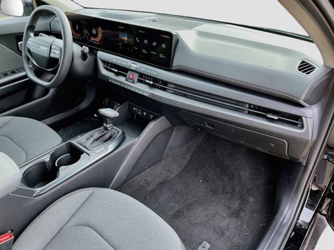 Certified 2025 Kia K4 FWD image 27