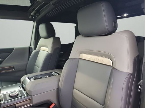 Certified 2025 GMC Hummer EV 2X image 31