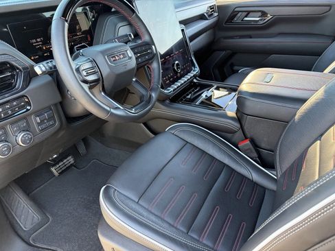 Certified 2025 GMC Yukon AT4 Ultimate AWD/4WD image 19