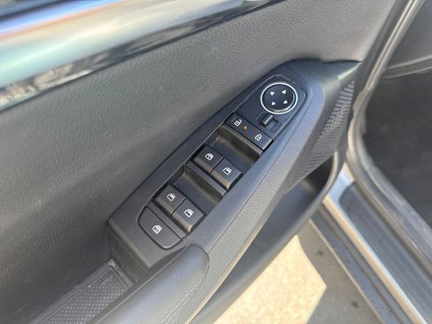 Used 2025 Kia Seltos EX w/ EX Sunroof Package AWD/4WD image 19