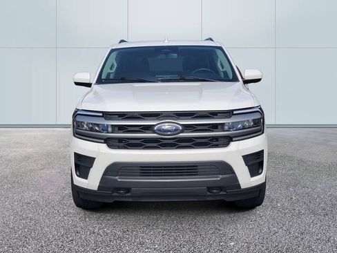 Used 2023 Ford Expedition XLT AWD/4WD image 2