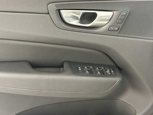 Used 2025 Volvo XC60 T8 Plus image 17