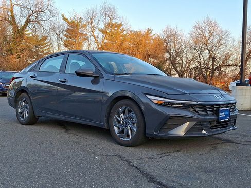 Certified 2024 Hyundai Elantra SEL image 1