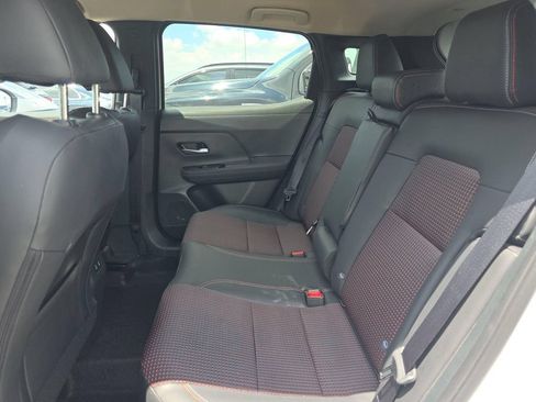 Used 2025 Nissan Kicks SR FWD image 16