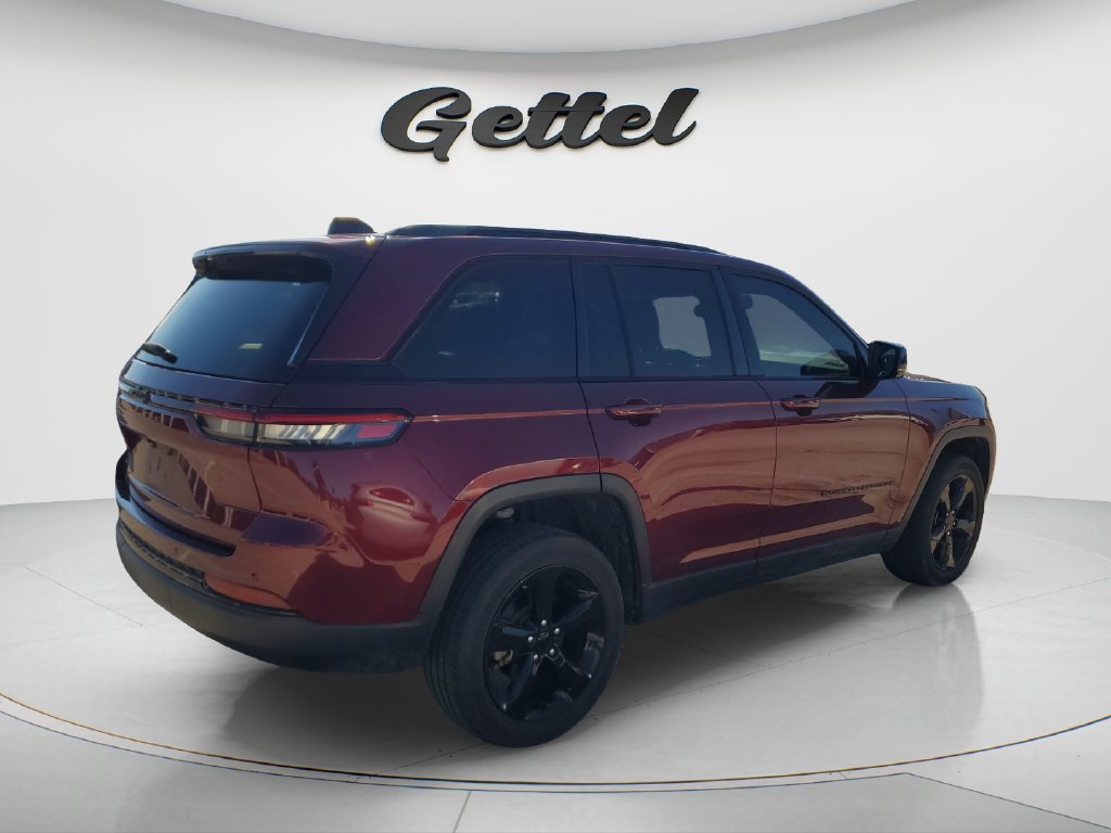 Used 2023 Jeep Grand Cherokee Altitude AWD/4WD image 3