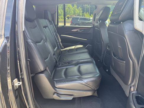 Used 2017 Cadillac Escalade ESV Luxury RWD image 13