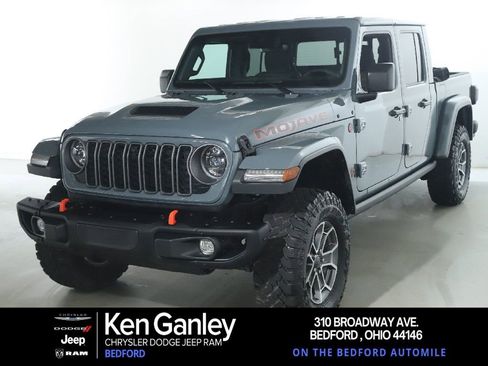 Used 2025 Jeep Gladiator Mojave AWD/4WD image 1