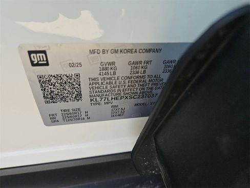 Used 2025 Chevrolet Trax LT w/ LT Convenience Package image 29