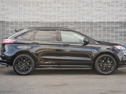 Certified 2022 Ford Edge SE w/ Black Appearance Package image 4