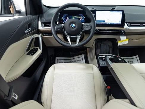 Used 2025 BMW X1 xDrive28i image 4