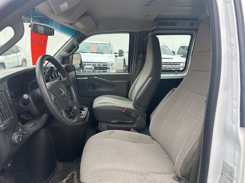 Used 2017 GMC Savana 2500 RWD image 6