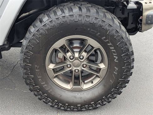 Used 2016 Jeep Wrangler Unlimited Sahara image 12