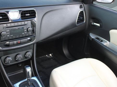 Used 2014 Chrysler 200 Touring image 27