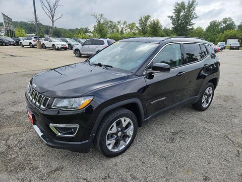 Used 2019 Jeep Compass Limited w/ Safety & Security Group AWD/4WD image 3
