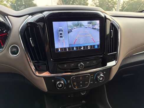 Used 2023 Chevrolet Traverse Premier FWD image 9